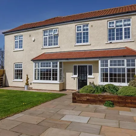 Holiday home Holtby Grange