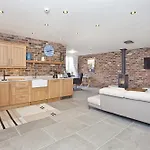 Nyaraló Holtby Grange York